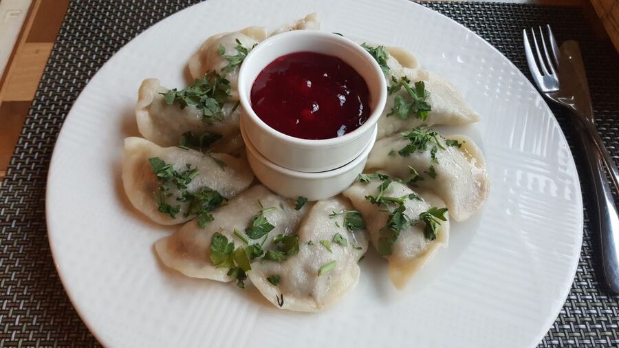 Warsaw: Traditional Food Tour with Old Town Sightseeing - Group size, languages, and comfort on the move