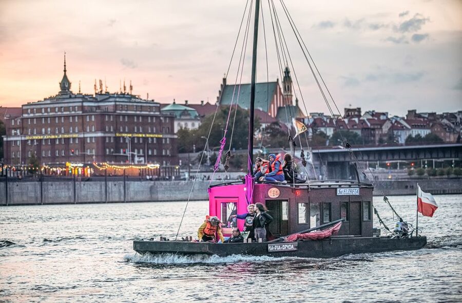 Warsaw: Traditional Galar Cruise on The Vistula River - Deck comfort: blankets, heated boat in winter, and what to wear