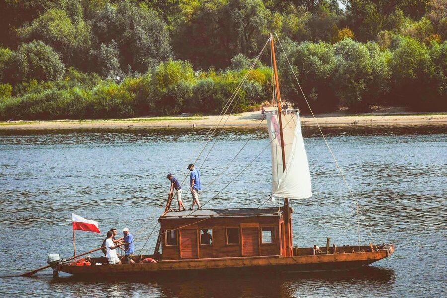 Warsaw: Traditional Galar Cruise on The Vistula River - Price and value: about $20 for an hour of river views