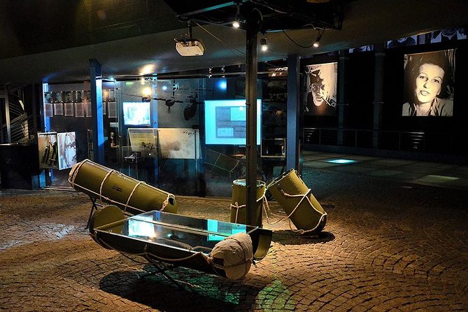Warsaw Uprising Museum (1944) + POLIN Museum : SMALL GROUP /inc. Pick-up/ - Audio guides and small group setup: the best way to use this format