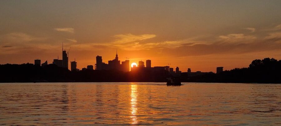 Warsaw: Vistula River Sunset Cruise with Welcome Drink - The Galar Wiślany Boat: Decks, Blankets, and Power