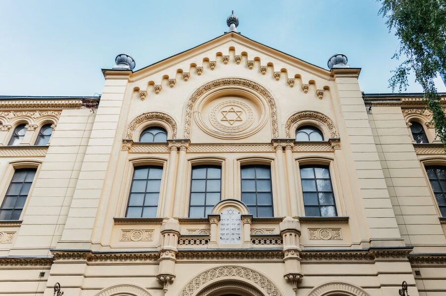Warsaw: Warsaw Ghetto Private Walking Tour with Hotel Pickup - Key Things You’ll Notice on This Warsaw Ghetto Walk