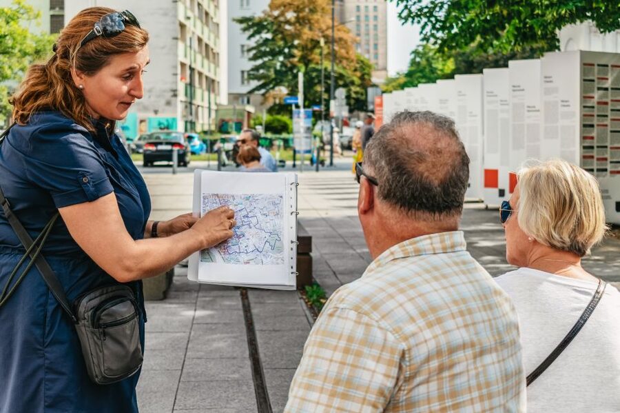 Warsaw: Warsaw Ghetto Private Walking Tour with Hotel Pickup - How to Prepare So You Can Actually Take It In