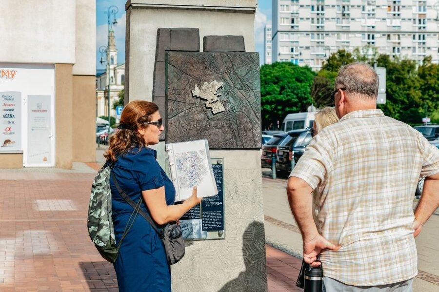 Warsaw: Warsaw Ghetto Private Walking Tour with Hotel Pickup - The Surviving Synagogue: A Place of Continuity, Not Just Ruins