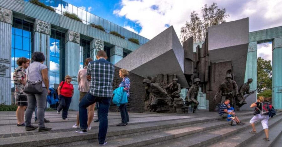 World War 2 in Warsaw walking tour in English - Where the Resistance fought back: 1944 strongholds and execution sites