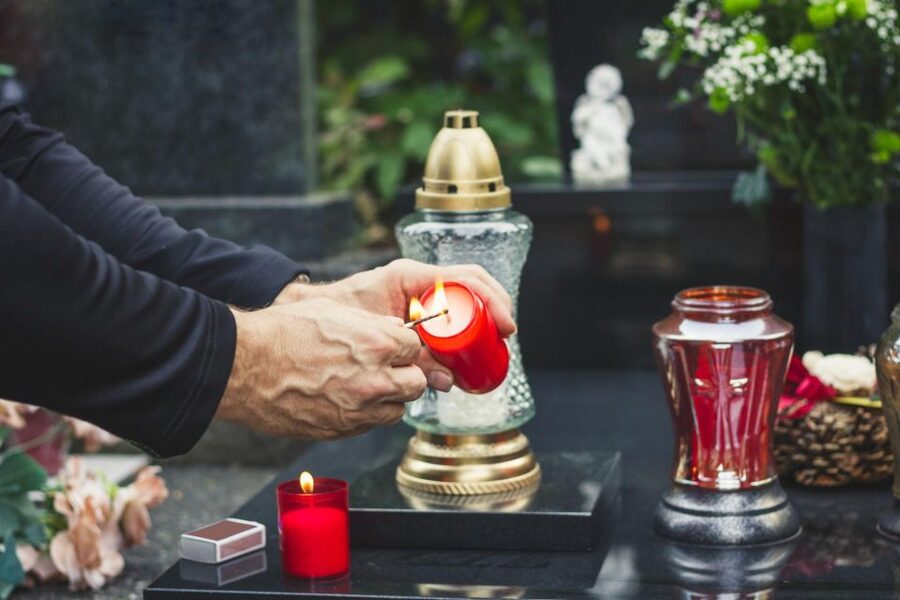 World War II Warsaw Old Town, Military Cemetery Walking Tour - Following Warsaw Rising footsteps: underground resistance and everyday heroes
