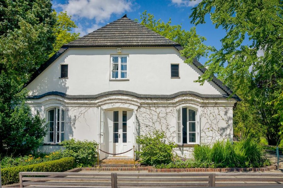 Zelazowa Wola: Frederic Chopin Half-Day Private Tour - Language Support and How the Private Group Changes the Experience